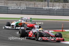 30.05.2010 Istanbul, Turkey,  Lewis Hamilton (GBR), McLaren Mercedes, MP4-25 leads Vitantonio Liuzzi (ITA), Force India F1 Team - Formula 1 World Championship, Rd 7, Turkish Grand Prix, Sunday Race