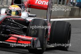 29.05.2010 Istanbul, Turkey,  After heavy braking Lewis Hamilton (GBR), McLaren Mercedes suffers tyre problems and punctures - Formula 1 World Championship, Rd 7, Turkish Grand Prix, Saturday Practice