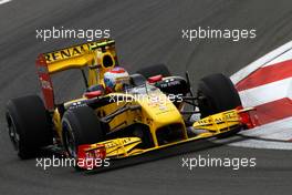 29.05.2010 Istanbul, Turkey,  Vitaly Petrov (RUS), Renault F1 Team  - Formula 1 World Championship, Rd 7, Turkish Grand Prix, Saturday Qualifying