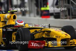 12.11.2010 Abu Dhabi, Abu Dhabi,  Vitaly Petrov (RUS), Renault F1 Team - Formula 1 World Championship, Rd 19, Abu Dhabi Grand Prix, Friday Practice