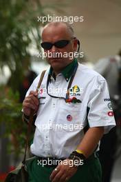 12.11.2010 Abu Dhabi, Abu Dhabi,  Mike Gascoyne (GBR), Lotus F1 Team, Chief Technical Officer - Formula 1 World Championship, Rd 19, Abu Dhabi Grand Prix, Friday