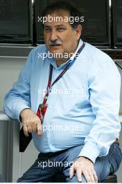 12.11.2010 Abu Dhabi, Abu Dhabi,  Jose Ramon Carabante (ESP) Hispania Racing F1 Team, Team Owner - Formula 1 World Championship, Rd 19, Abu Dhabi Grand Prix, Friday Practice