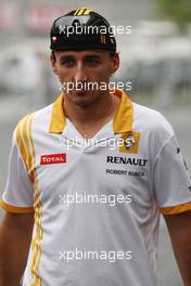 12.11.2010 Abu Dhabi, Abu Dhabi,  Robert Kubica (POL), Renault F1 Team - Formula 1 World Championship, Rd 19, Abu Dhabi Grand Prix, Friday