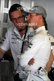 12.11.2010 Abu Dhabi, Abu Dhabi,  Andrew Shovlin (GBR), Mercedes GP Petronas, Senior Race Engineer to Michael Schumacher, Michael Schumacher (GER), Mercedes GP Petronas - Formula 1 World Championship, Rd 19, Abu Dhabi Grand Prix, Friday Practice