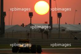 12.11.2010 Abu Dhabi, Abu Dhabi,  Robert Kubica (POL), Renault F1 Team  - Formula 1 World Championship, Rd 19, Abu Dhabi Grand Prix, Friday Practice