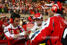 14.11.2010 Abu Dhabi, Abu Dhabi,  Fernando Alonso (ESP), Scuderia Ferrari - Formula 1 World Championship, Rd 19, Abu Dhabi Grand Prix, Sunday Pre-Race Grid