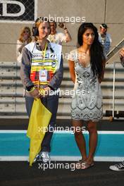 14.11.2010 Abu Dhabi, Abu Dhabi,  Nicole Scherzinger (USA), Singer in the Pussycat Dolls and girlfriend of Lewis Hamilton (GBR)  - Formula 1 World Championship, Rd 19, Abu Dhabi Grand Prix, Sunday Pre-Race Grid