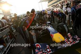14.11.2010 Abu Dhabi, Abu Dhabi,  Mark Webber (AUS), Red Bull Racing  - Formula 1 World Championship, Rd 19, Abu Dhabi Grand Prix, Sunday Pre-Race Grid