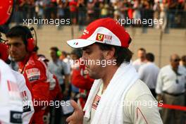 14.11.2010 Abu Dhabi, Abu Dhabi,  Fernando Alonso (ESP), Scuderia Ferrari - Formula 1 World Championship, Rd 19, Abu Dhabi Grand Prix, Sunday Pre-Race Grid