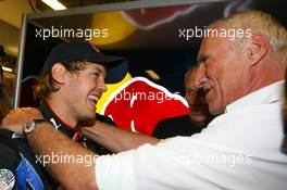 14.11.2010 Abu Dhabi, Abu Dhabi,  Sebastian Vettel (GER), Red Bull Racing and Dietrich Mateschitz (AUT), Owner of Red Bull (Red Bull Racing, Scuderia Toro Rosso) - Formula 1 World Championship, Rd 19, Abu Dhabi Grand Prix, Sunday Podium