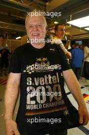 14.11.2010 Abu Dhabi, Abu Dhabi,  Norbert Vettel, father of Sebastian Vettel (GER), Red Bull Racing - Formula 1 World Championship, Rd 19, Abu Dhabi Grand Prix, Sunday Podium