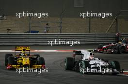 14.11.2010 Abu Dhabi, Abu Dhabi,  Robert Kubica (POL), Renault F1 Team and Kamui Kobayashi (JAP), BMW Sauber F1 Team - Formula 1 World Championship, Rd 19, Abu Dhabi Grand Prix, Sunday Race