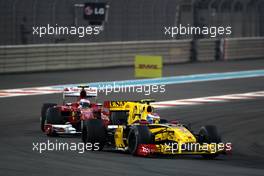14.11.2010 Abu Dhabi, Abu Dhabi,  Vitaly Petrov (RUS), Renault F1 Team leads Fernando Alonso (ESP), Scuderia Ferrari, F10 - Formula 1 World Championship, Rd 19, Abu Dhabi Grand Prix, Sunday Race