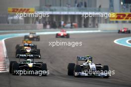 14.11.2010 Abu Dhabi, Abu Dhabi,  Heikki Kovalainen (FIN), Lotus F1 Team, Nico Rosberg (GER), Mercedes GP Petronas - Formula 1 World Championship, Rd 19, Abu Dhabi Grand Prix, Sunday Race