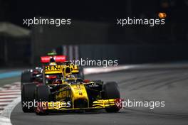 14.11.2010 Abu Dhabi, Abu Dhabi,  Robert Kubica (POL), Renault F1 Team, R30 - Formula 1 World Championship, Rd 19, Abu Dhabi Grand Prix, Sunday Race