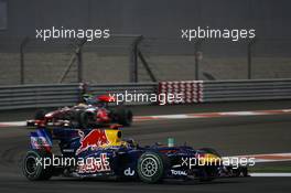 14.11.2010 Abu Dhabi, Abu Dhabi,  Sebastian Vettel (GER), Red Bull Racing leads Lewis Hamilton (GBR), McLaren Mercedes - Formula 1 World Championship, Rd 19, Abu Dhabi Grand Prix, Sunday Race