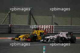 14.11.2010 Abu Dhabi, Abu Dhabi,  Robert Kubica (POL), Renault F1 Team and Kamui Kobayashi (JAP), BMW Sauber F1 Team - Formula 1 World Championship, Rd 19, Abu Dhabi Grand Prix, Sunday Race