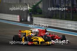 14.11.2010 Abu Dhabi, Abu Dhabi,  Vitaly Petrov (RUS), Renault F1 Team, Fernando Alonso (ESP), Scuderia Ferrari - Formula 1 World Championship, Rd 19, Abu Dhabi Grand Prix, Sunday Race