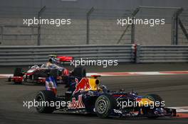 14.11.2010 Abu Dhabi, Abu Dhabi,  Sebastian Vettel (GER), Red Bull Racing leads Lewis Hamilton (GBR), McLaren Mercedes - Formula 1 World Championship, Rd 19, Abu Dhabi Grand Prix, Sunday Race