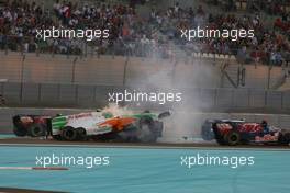 14.11.2010 Abu Dhabi, Abu Dhabi,  Vitantonio Liuzzi (ITA), Force India F1 Team and Michael Schumacher (GER), Mercedes GP Petronas crashed - Formula 1 World Championship, Rd 19, Abu Dhabi Grand Prix, Sunday Race