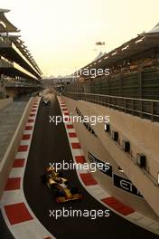 13.11.2010 Abu Dhabi, Abu Dhabi,  Vitaly Petrov (RUS), Renault F1 Team - Formula 1 World Championship, Rd 19, Abu Dhabi Grand Prix, Saturday Qualifying