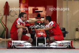 11.11.2010 Abu Dhabi, Abu Dhabi,  Scuderia Ferrari mechanics - Formula 1 World Championship, Rd 19, Abu Dhabi Grand Prix, Thursday