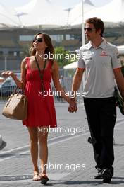 11.11.2010 Abu Dhabi, Abu Dhabi,  Jessica Michibata (JPN) girlfriend of Jenson Button (GBR), Jenson Button (GBR), McLaren Mercedes - Formula 1 World Championship, Rd 19, Abu Dhabi Grand Prix, Thursday