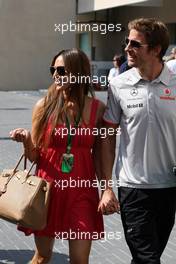 11.11.2010 Abu Dhabi, Abu Dhabi,  Jessica Michibata (JPN) girlfriend of Jenson Button (GBR), Jenson Button (GBR), McLaren Mercedes - Formula 1 World Championship, Rd 19, Abu Dhabi Grand Prix, Thursday