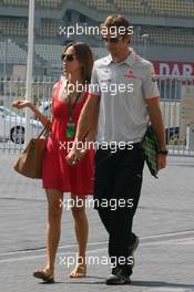 11.11.2010 Abu Dhabi, Abu Dhabi,  Jessica Michibata (JPN) girlfriend of Jenson Button (GBR) and Jenson Button (GBR), McLaren Mercedes - Formula 1 World Championship, Rd 19, Abu Dhabi Grand Prix, Thursday