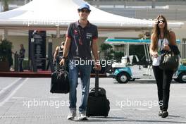 11.11.2010 Abu Dhabi, Abu Dhabi,  Bruno Senna (BRA), Hispania Racing F1 Team HRT and his girlfriend - Formula 1 World Championship, Rd 19, Abu Dhabi Grand Prix, Thursday