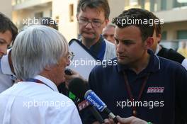 11.11.2010 Abu Dhabi, Abu Dhabi,  Bernie Ecclestone (GBR) and Will Buxton - Formula 1 World Championship, Rd 19, Abu Dhabi Grand Prix, Thursday