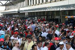 11.11.2010 Abu Dhabi, Abu Dhabi,  pitlane atmosphere - Formula 1 World Championship, Rd 19, Abu Dhabi Grand Prix, Thursday