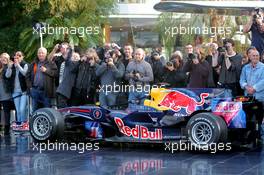 15.11.2010 Salzburg, Austria, Arrival of the Red Bull Racing Team at Hangar 7.  Adrian Newey (Technischer Direktor), Sebastian Vettel (GER), Mark Webber (AUS) und Christian Horner (Red Bull Racing)