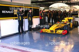 01.02.2010 Valencia, Spain,  Robert Kubica (POL), Renault F1 Team  - Formula 1 Testing, Valencia