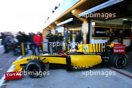 01.02.2010 Valencia, Spain,  Robert Kubica (POL), Renault F1 Team  - Formula 1 Testing, Valencia