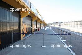 01.02.2010 Valencia, Spain,  An empty pitlane with closed garages - Formula 1 Testing, Valencia