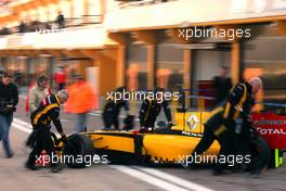 02.02.2010 Valencia, Spain,  Robert Kubica (POL), Renault F1 Team  - Formula 1 Testing, Valencia