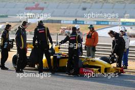 02.02.2010 Valencia, Spain,  Robert Kubica (POL), Renault F1 Team, R30, stops on circuit - Formula 1 Testing, Valencia