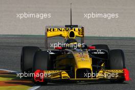 02.02.2010 Valencia, Spain,  Robert Kubica (POL), Renault F1 Team, test the new Bell helmet - Formula 1 Testing, Valencia