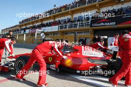 03.02.2010 Valencia, Spain,  Fernando Alonso (ESP), Scuderia Ferrari, F10, tests a different helmet - Formula 1 Testing, Valencia