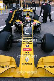 03.02.2010 Valencia, Spain,  Vitaly Petrov (RUS), Renault F1 Team  - Formula 1 Testing, Valencia