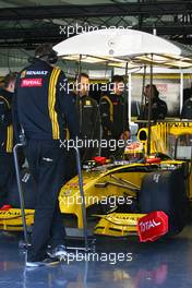 03.02.2010 Valencia, Spain,  Vitaly Petrov (RUS), Renault F1 Team  - Formula 1 Testing, Valencia