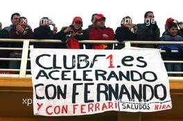 03.02.2010 Valencia, Spain,  fans of Fernando Alonso (ESP), Scuderia Ferrari  - Formula 1 Testing, Valencia