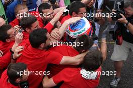 06.06.2010 Zandvoort, The Netherlands,  The team and the engineers congratulate Valtteri Bottas (FIN), ART Grand Prix, Dallara Mercedes - Masters of Formula 3 at Circuit Park Zandvoort, The Netherlands