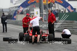 06.06.2010 Zandvoort, The Nederlands,  mechanics changing tyres on the grid for the wet race- Formula BMW Europe 2010, Rd 03 & 04, Zandvoort, Sunday Pre-Race Grid