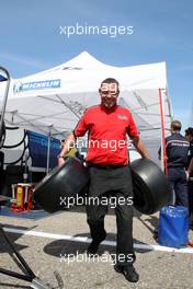 05.06.2010 Zandvoort, The Nederlands,  Fortec engineer collecting tyres at Michelin- Formula BMW Europe 2010, Rd 03 & 04, Zandvoort, Qualifying