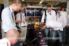 06.06.2010 Zandvoort, The Nederlands,  BMW invited students of the Formula Student Championship to have a look in the Red Bull F1 garage and to have a meet and greet with Sebastian Vettel - Formula BMW Europe 2010, Rd 03 & 04, Zandvoort, Sunday