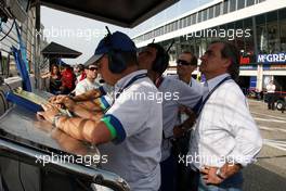 05.06.2010 Zandvoort, The Nederlands,  (right) Carlos Sainz sr looking at the timing screens at the pitwall- Formula BMW Europe 2010, Rd 03 & 04, Zandvoort, Qualifying