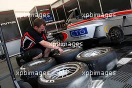 05.06.2010 Zandvoort, The Nederlands,  Engineer of DAMS working on the Michelin tyres - Formula BMW Europe 2010, Rd 03 & 04, Zandvoort, Qualifying