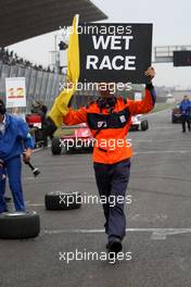 06.06.2010 Zandvoort, The Nederlands,  Marshal giving the sign for a full wet race- Formula BMW Europe 2010, Rd 03 & 04, Zandvoort, Sunday Pre-Race Grid